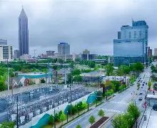 亚特兰大转会期内部沟通，志在NBA总决赛名次提升，引发热议，临场指挥获称赞