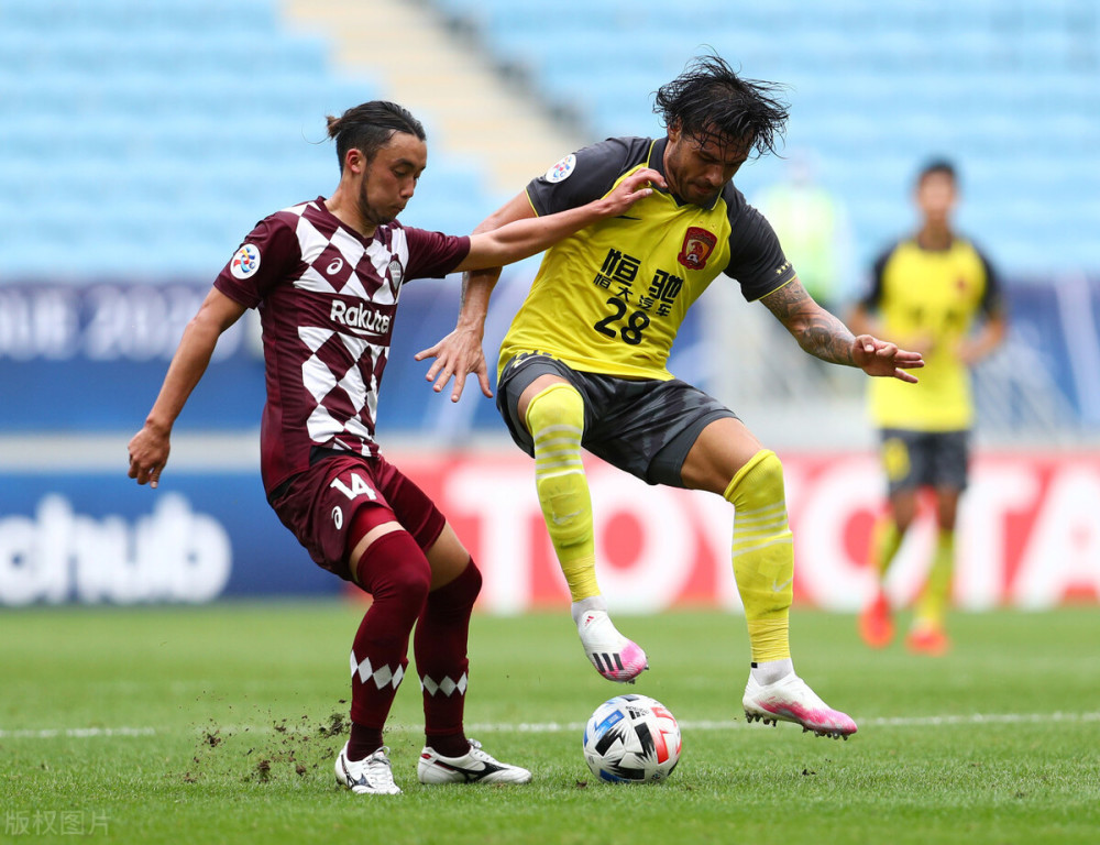 mk足球官网-转会期突围战来临，费耶诺德围绕德国杯遗憾出局，媒体盛赞，资深球员宣示担当